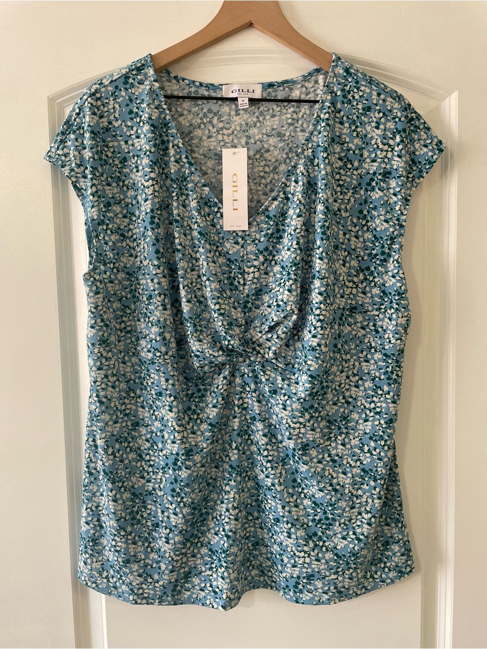 Gilli Blue, Green, & White Floral Twist-Front Women's Top Size 1X NWT